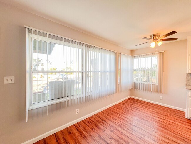 Building Photo - 4640 E 4th St