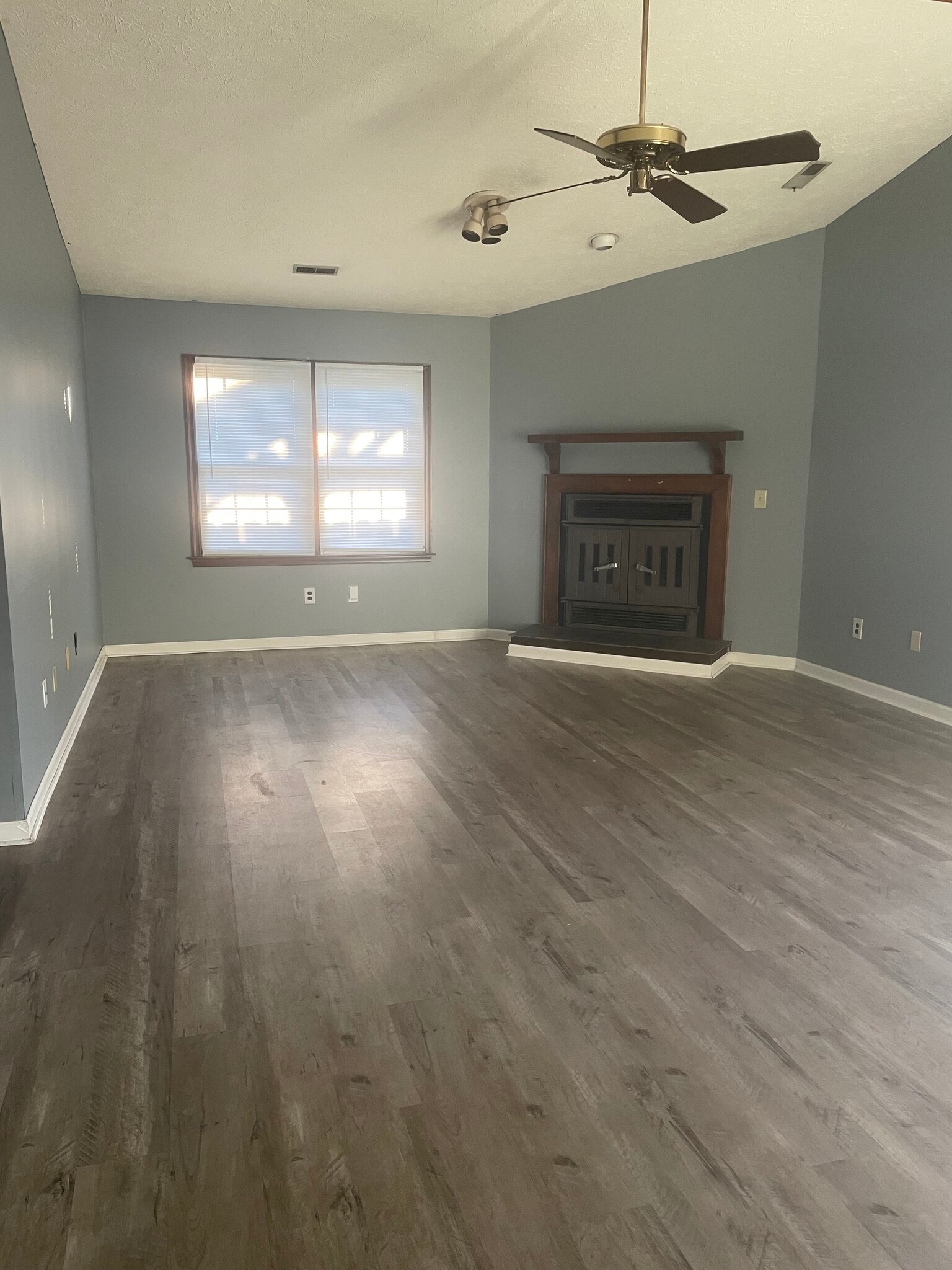 Building Photo - 46 Philmont Dr