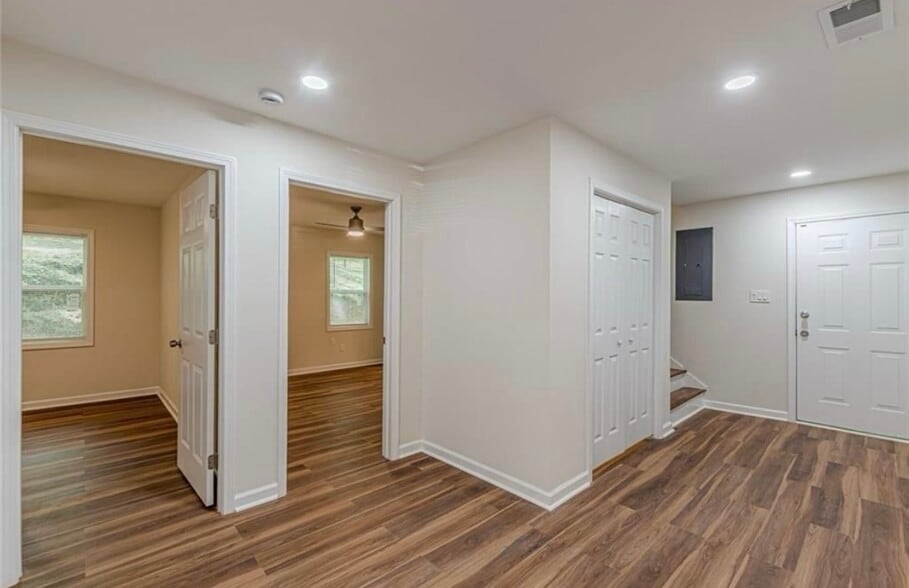 Building Photo - 214 Adeline Ave NW