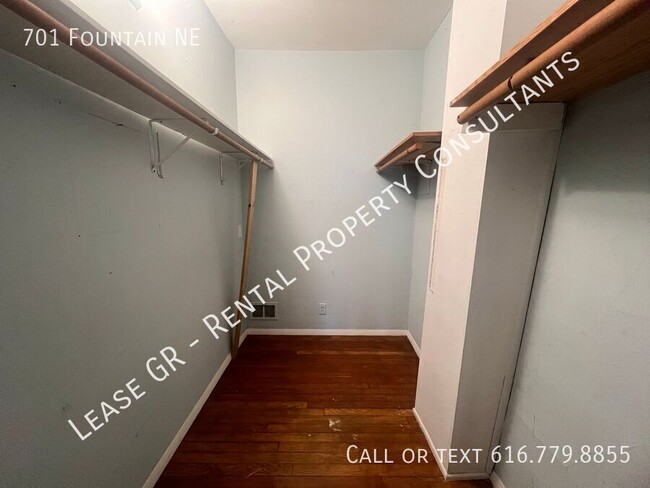 Building Photo - Three Bedroom Unit in Medical Mile / Herit...