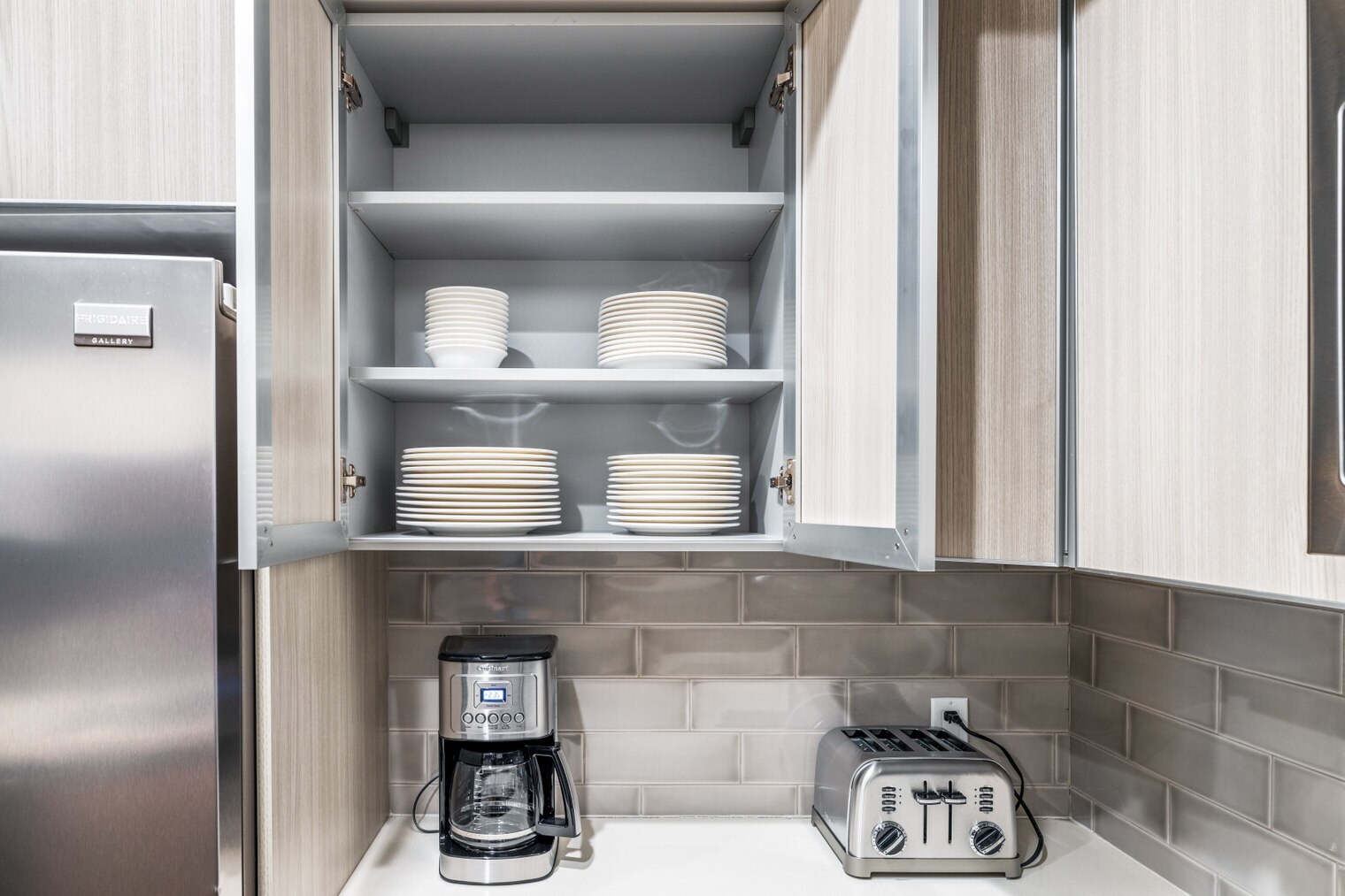 Building Photo - 129 S Kings Rd