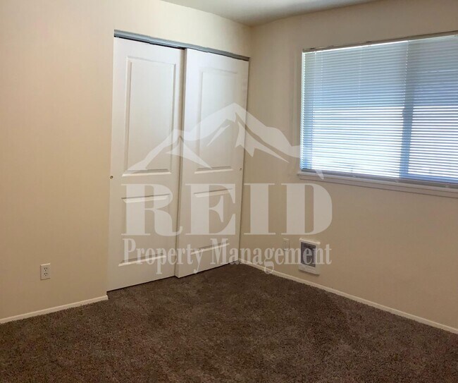 Building Photo - 1054 Callahan Dr