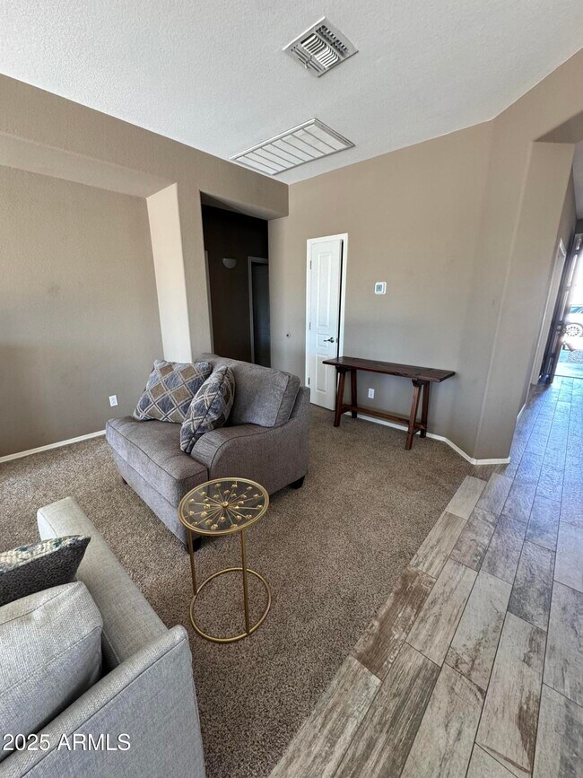 Building Photo - 949 E Indian Wells Pl