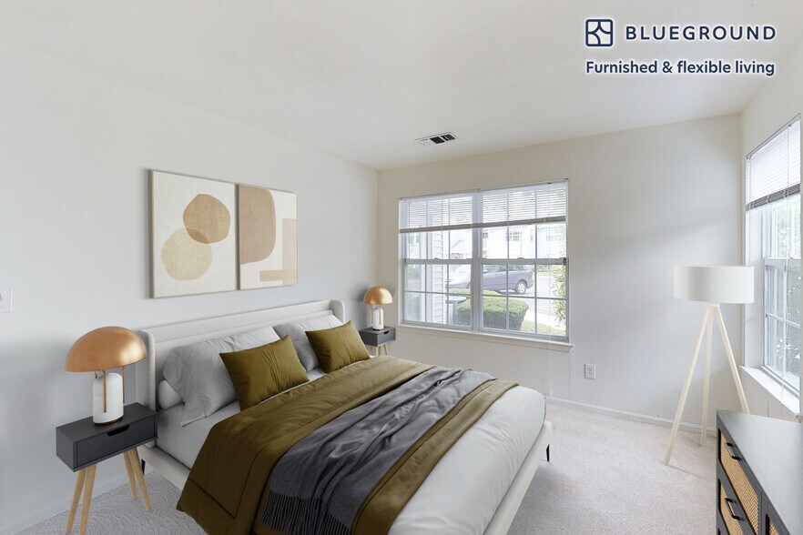 Building Photo - 313 Avalon Cir