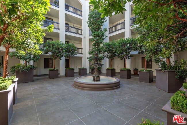 Building Photo - 2102 Century Park Ln