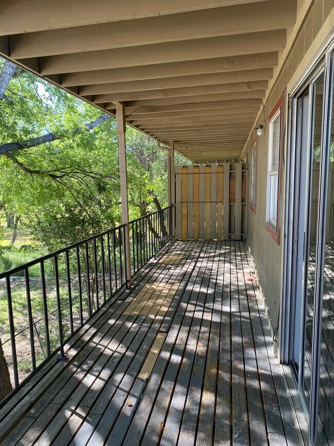 Building Photo - Spacious 2-Bedroom Near North Star