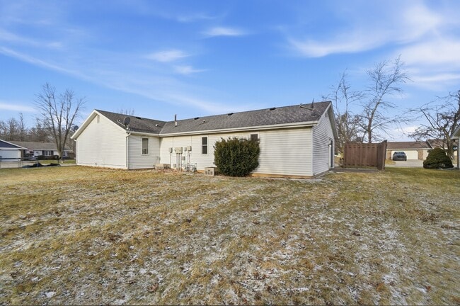 Building Photo - 9412 Vista Park Dr