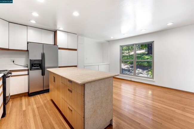 Building Photo - 2091 Ascot Dr