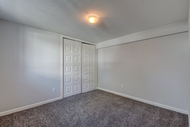 Building Photo - 4BR/2BA Beautiful Historic Home in the Highlands! AVAIL 5/15