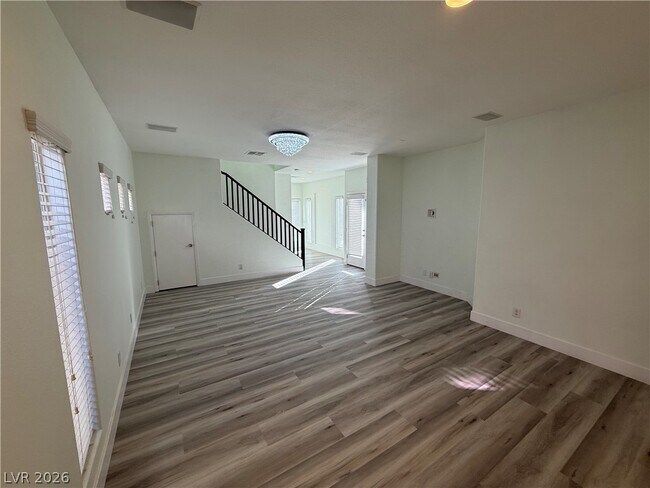 Building Photo - 5568 Jelsma Ave