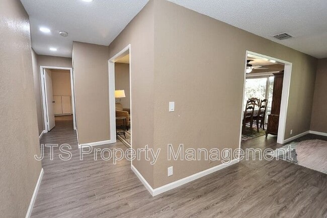 Building Photo - 6913 Navarro Ct