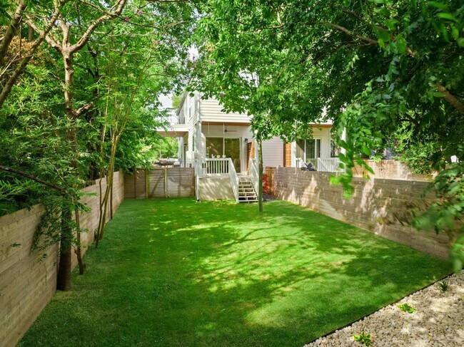 Building Photo - 1204 E 32nd St