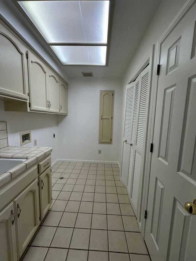 Building Photo - Entertainer delight rental home located in ''The Lakes'' subdivision coming soon!