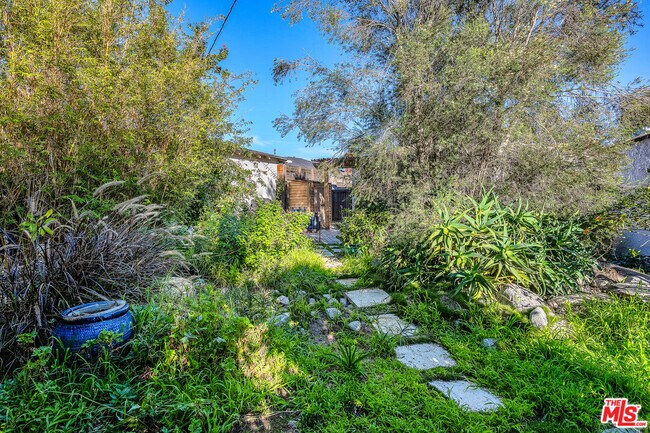 Building Photo - 8207 Stewart Ave