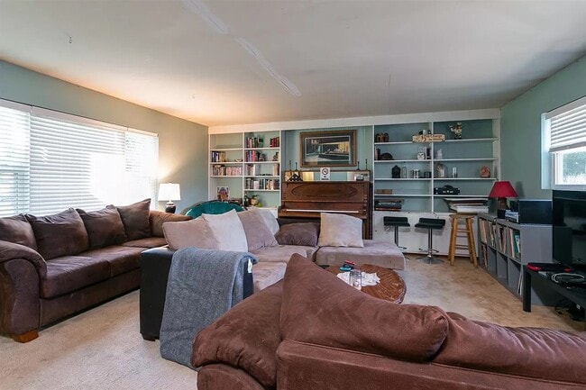 Building Photo - 1944 Hunting Ave