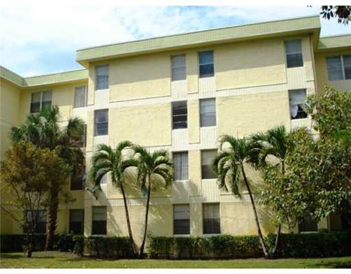 Building Photo - 1825 W 56th St