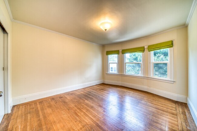 Building Photo - 50 Paulding St