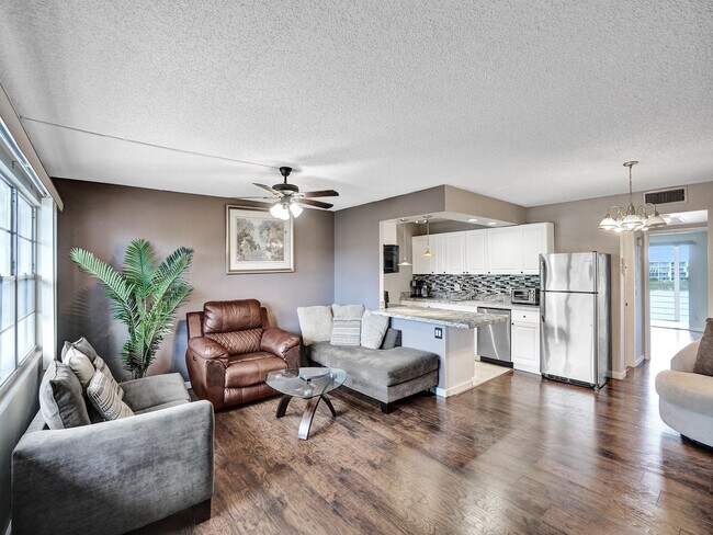 Building Photo - 3014 Cornwall A