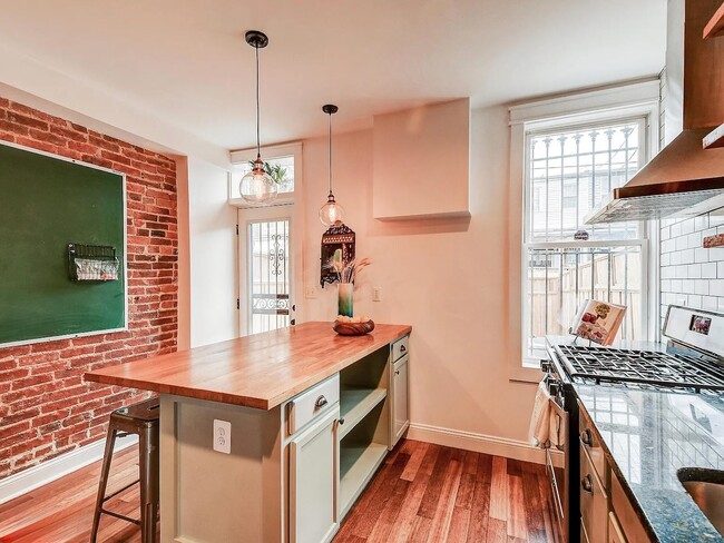 Building Photo - 2721 Miles Ave