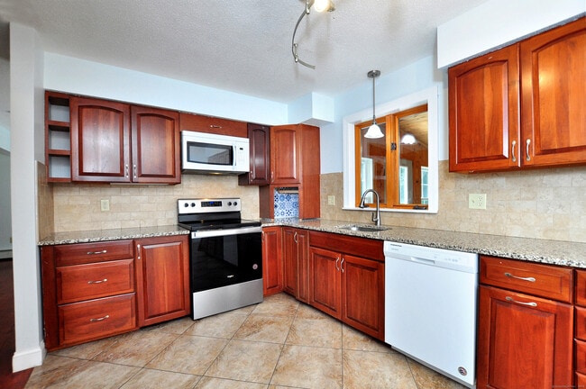 Building Photo - 64 Oak Ridge Dr