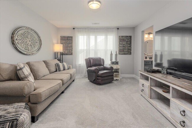 Building Photo - 12692 Sacred Oak Cv