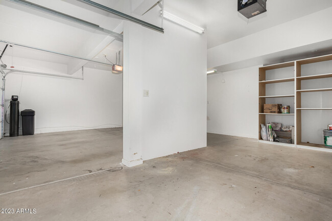 Building Photo - 1638 E Glenhaven Dr