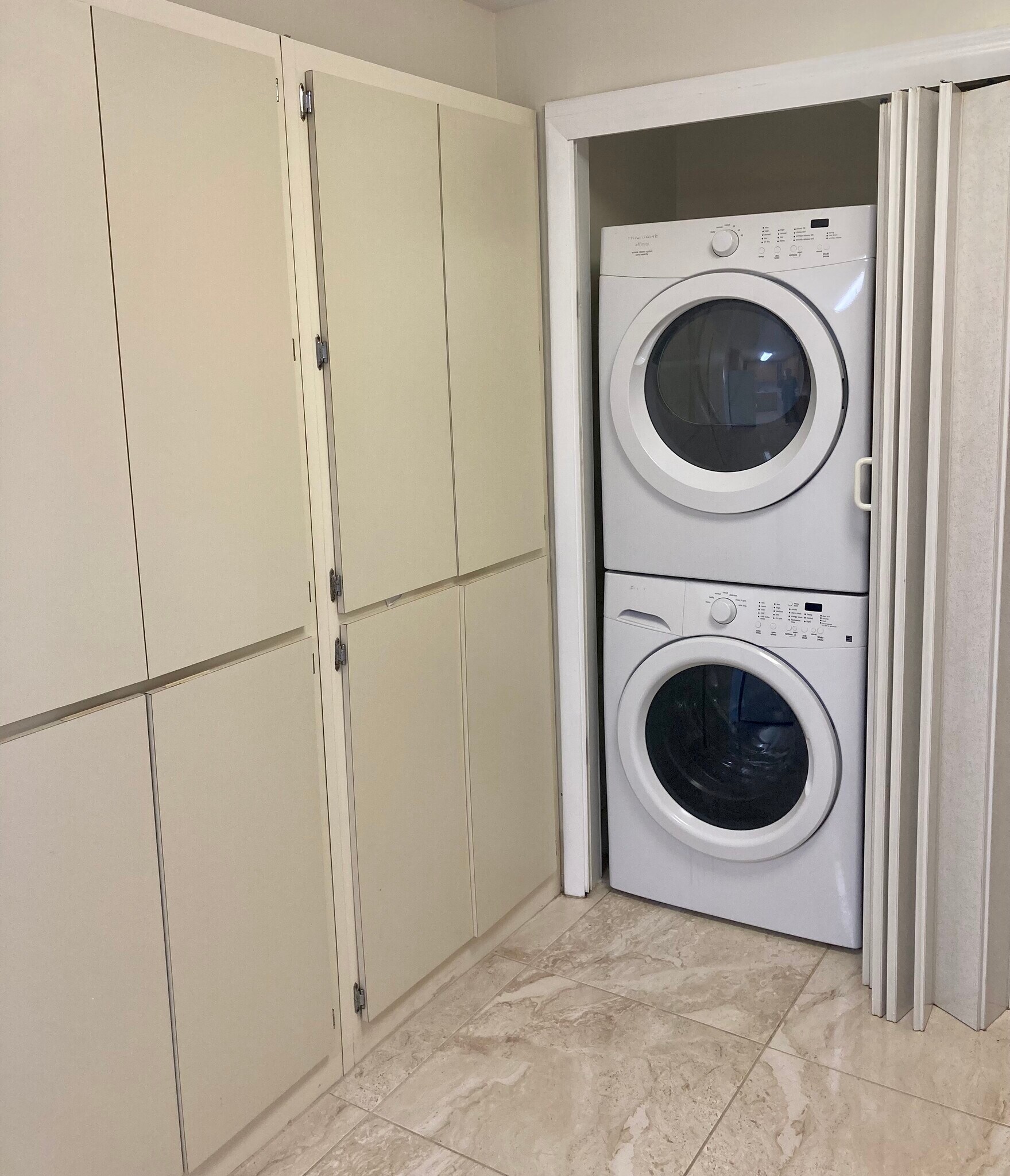 Laundry - Eat In Area - 13951 SW 66th St