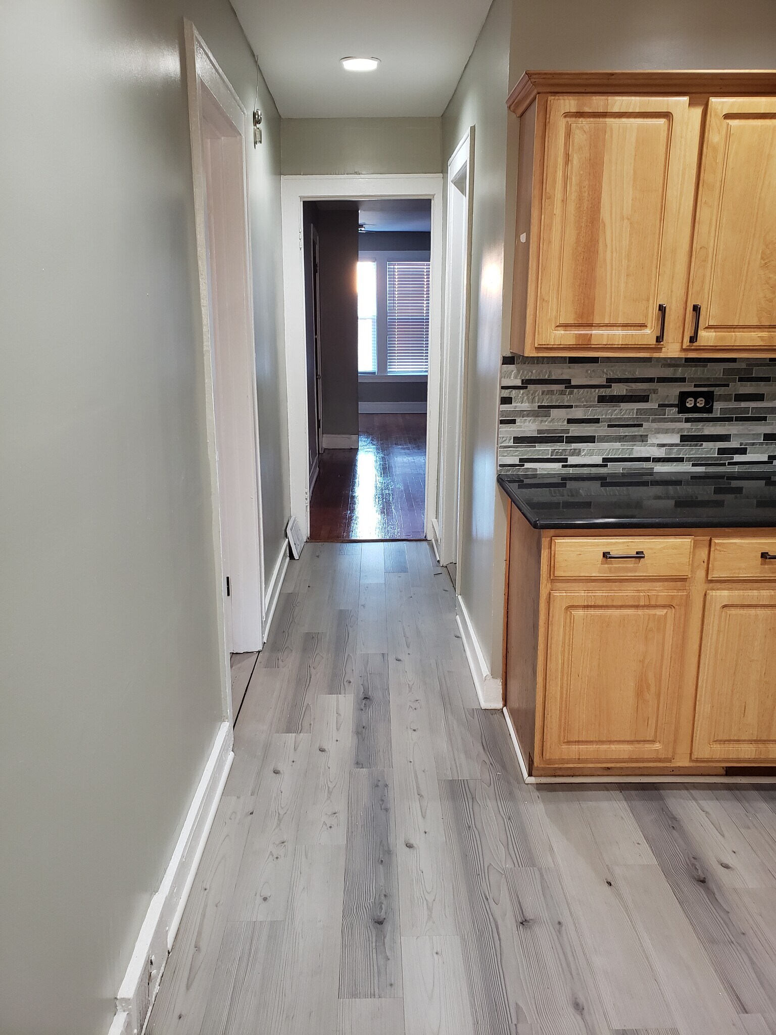 Building Photo - 938 N Parkside Ave