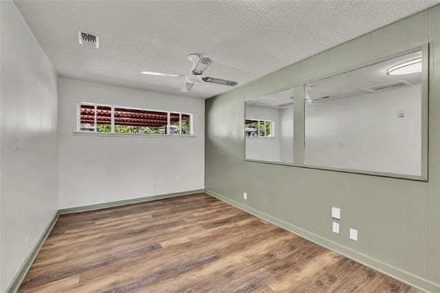 Building Photo - 900 Vaquero St