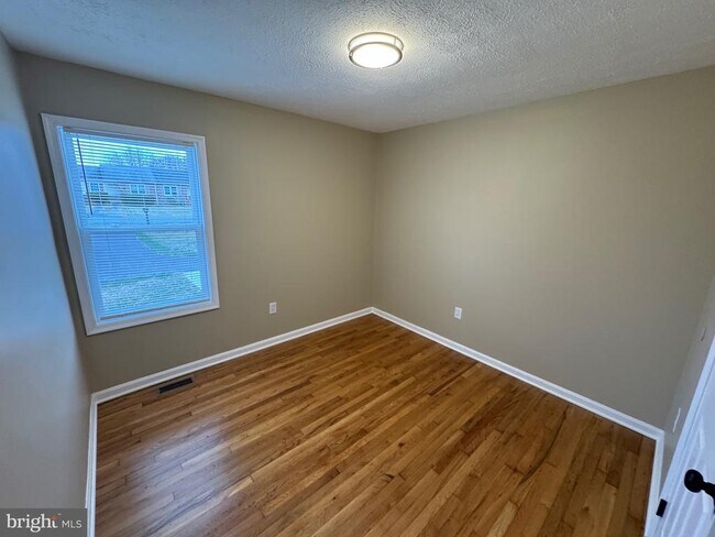 Building Photo - 127 Longstreet Ave