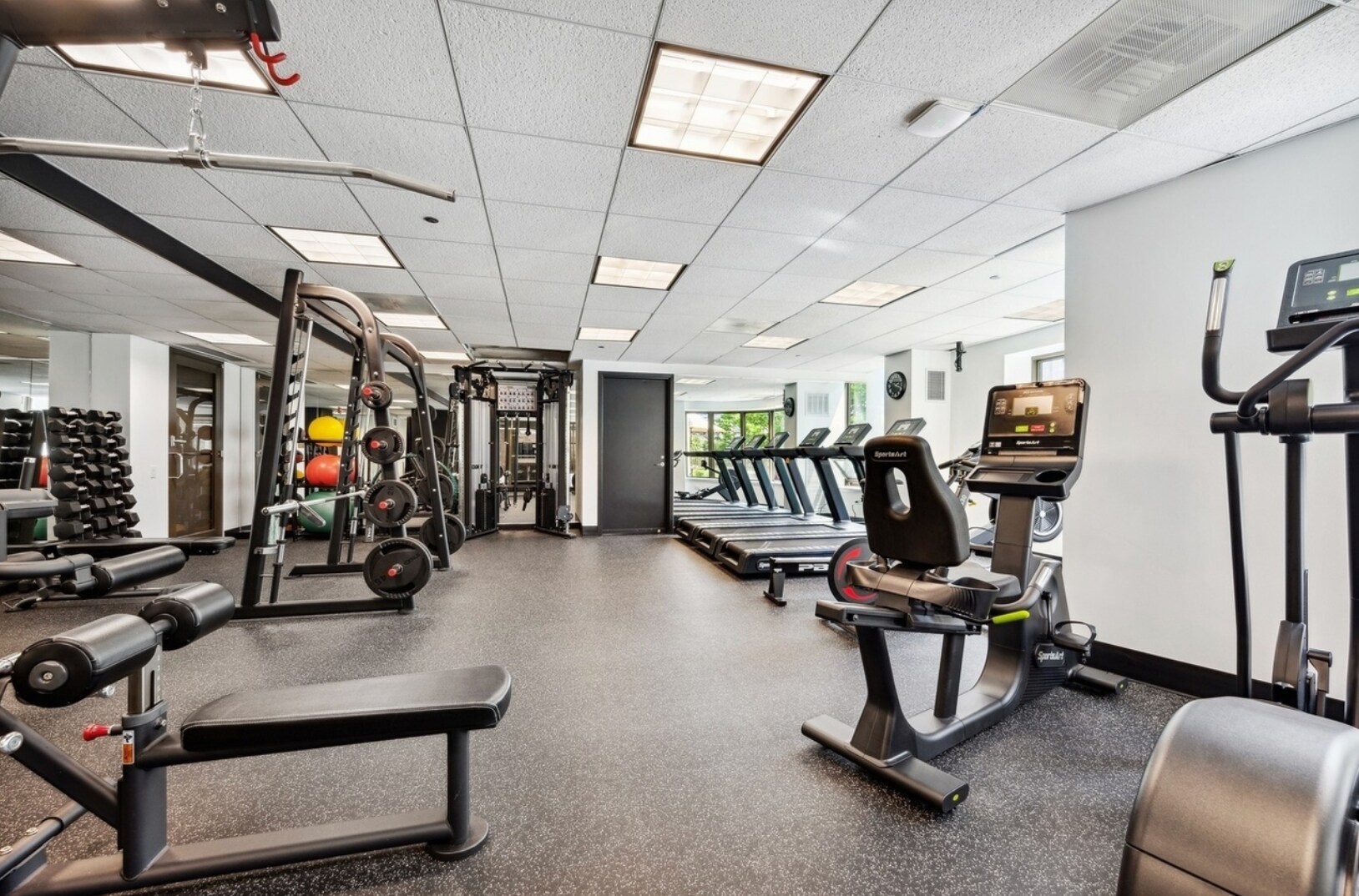 Building Photo - 400 N La Salle Dr