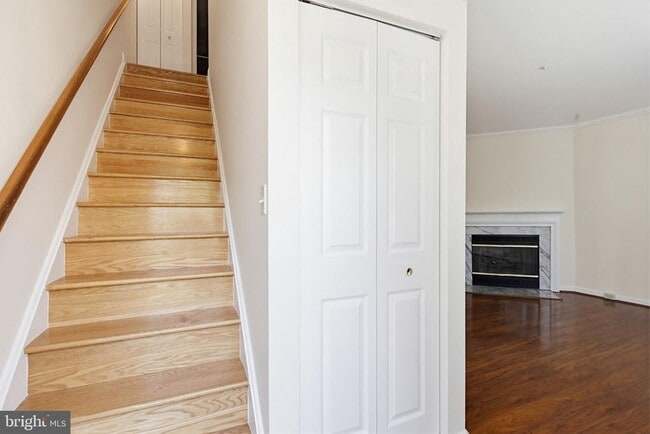 Building Photo - 206 N Towne Ct