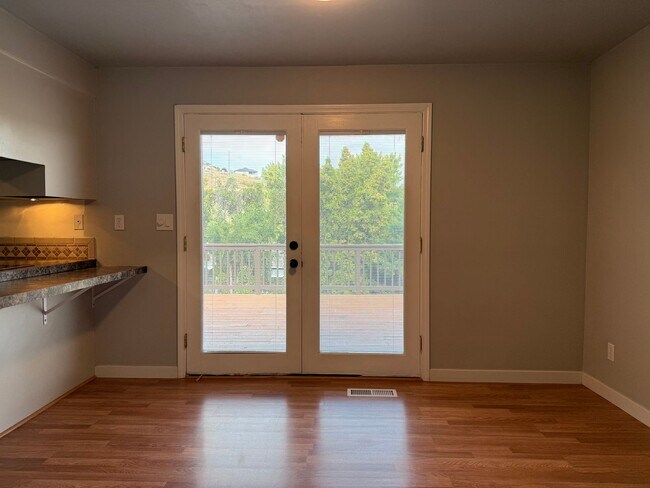 Building Photo - Spacious 3 Bedroom Home with Large Yard & ...