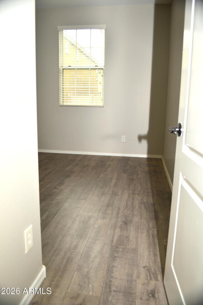 Building Photo - 964 S Almira Ave