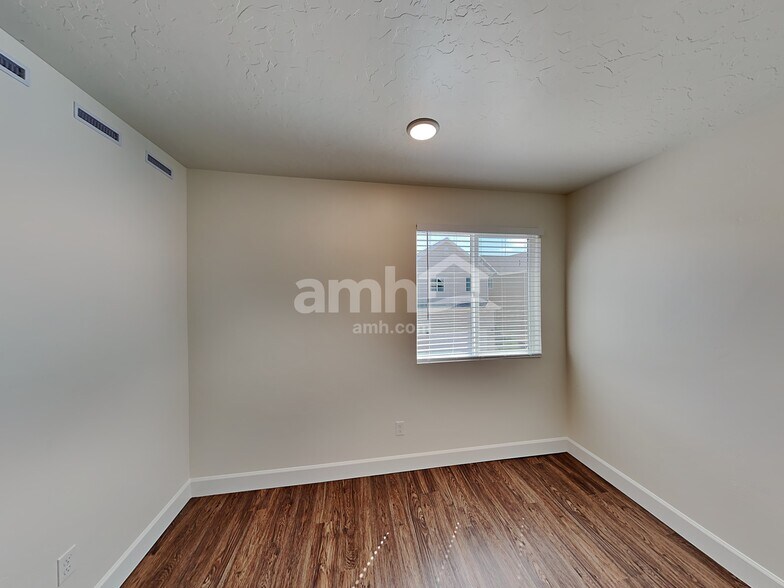 Building Photo - 6689 Mountain Maple Dr