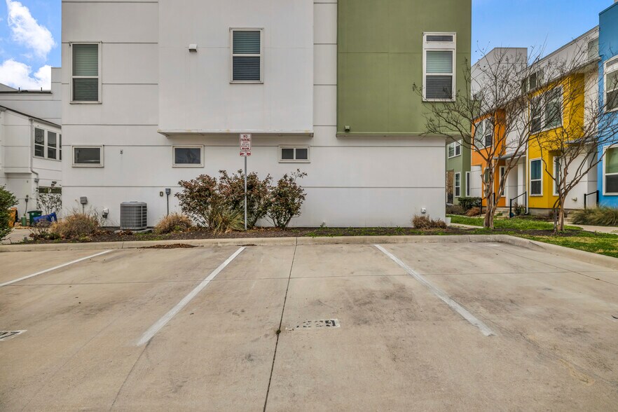 Building Photo - 4329 Nitschke St