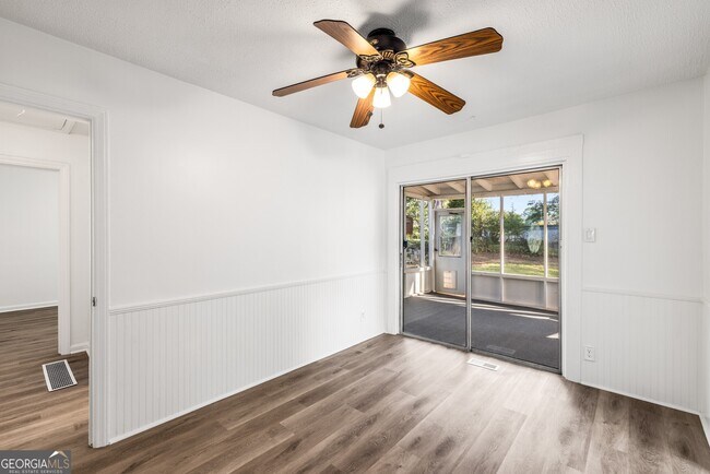 Building Photo - 1801 Crestridge Dr SE