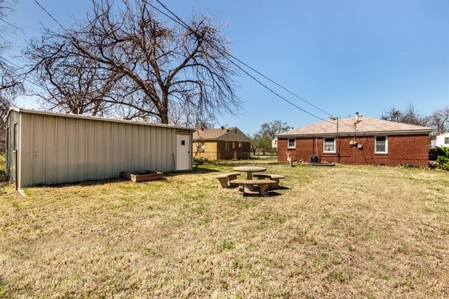 Building Photo - 3204 SE 19th St