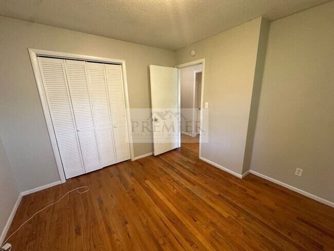Building Photo - 8406 E 92 Pl