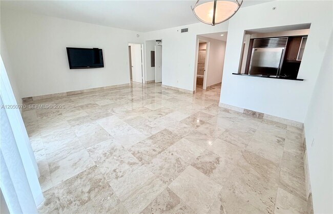 Building Photo - 1331 Brickell Bay Dr