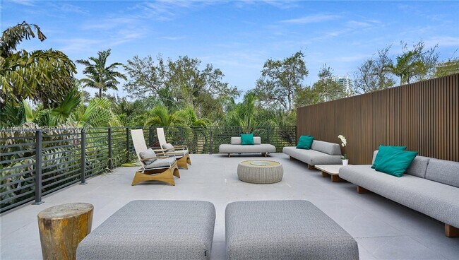 Building Photo - 3075 Mary St