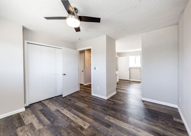 Building Photo - Charming 3 Bed Home Centrally located, Lar...