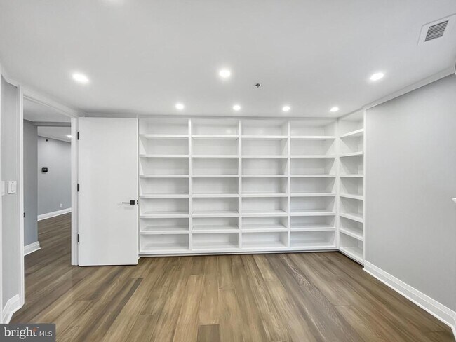 Building Photo - 4801 Hampden Ln