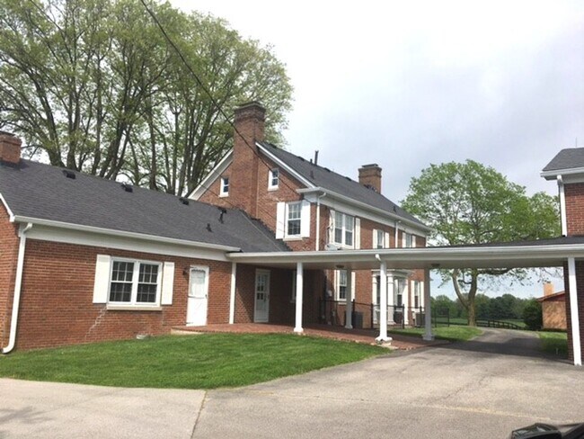 Building Photo - Kentucky mansion overlooking horse farm with stunning views    260323