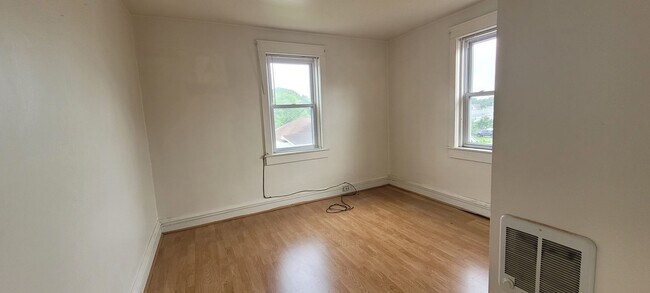 Building Photo - 4438 Kutztown Rd