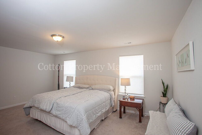 Building Photo - 142 Presley Ln