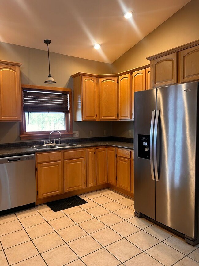 Building Photo - Charming Log Cabin Rental – 3 Bedroom / 2 Bath | Carthage School District