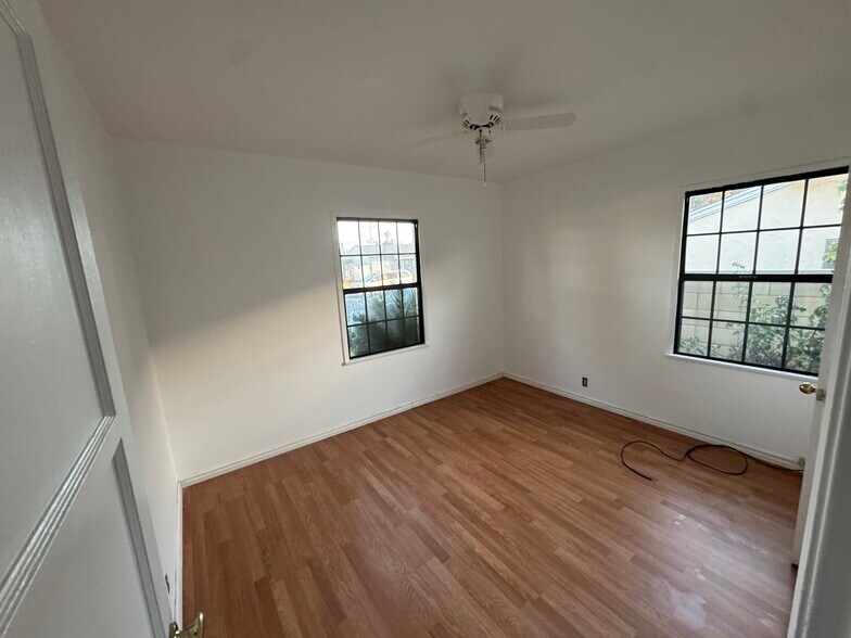 Building Photo - 5427 Bridgeview Ave