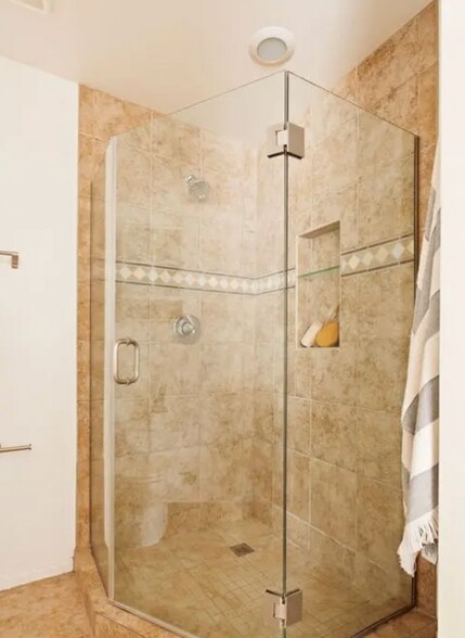 Building Photo - 970 Palm Ave