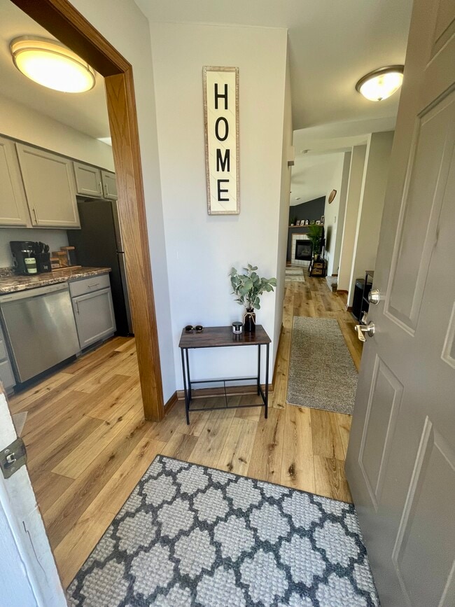 Building Photo - 3018 Maple Valley Dr